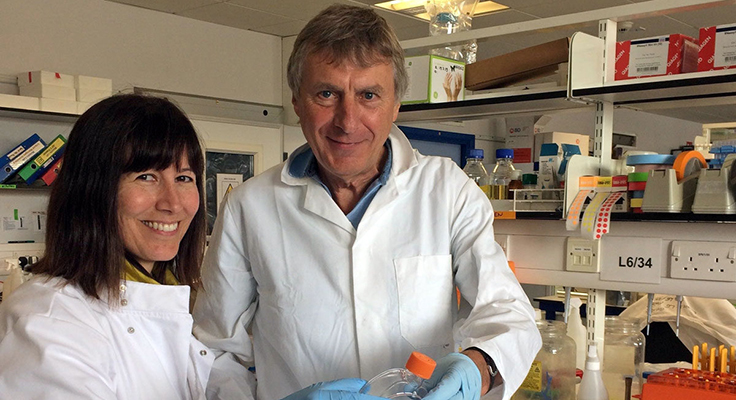 Dr. Danielle Smyth and Dr. Rick Maizels in the lab