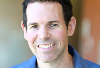 Headshot of Roni Nowarski